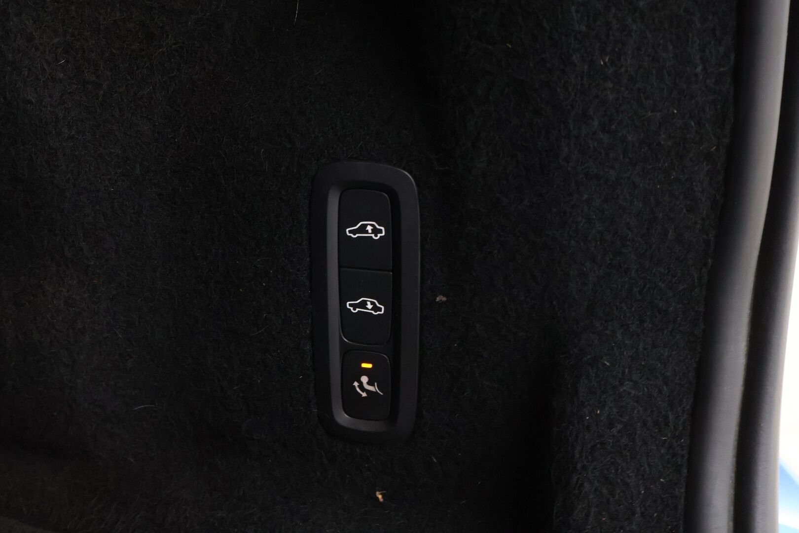 Volvo XC60 2020 T8 TwE AWD R-Design aut * Webasto / Adapt.Vakkari / Harman&Kardon / Panorama / Vetokoukku / Peruutuskamera / Ratinlämmitys - Jakopää juuri tehty / Navi / 2x Hyvät renkaat!