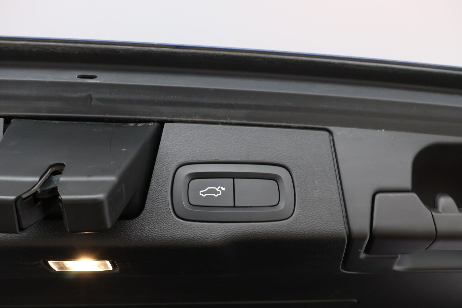 Volvo XC60 2020 T8 TwE AWD R-Design aut * Webasto / Adapt.Vakkari / Harman&Kardon / Panorama / Vetokoukku / Peruutuskamera / Ratinlämmitys - Jakopää juuri tehty / Navi / 2x Hyvät renkaat! - HULLUT JOULUT KORKOTARJOUS 2,49% 