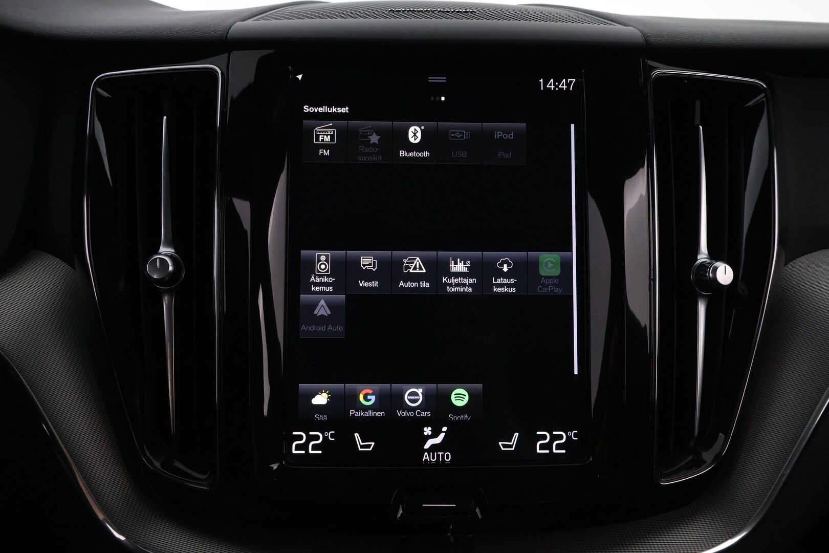 Volvo XC60 2020 T8 TwE AWD R-Design aut * Webasto / Harman&Kardon / Panorama / Vetokoukku / Peruutuskamera / Ratinlämmitys - Jakopää juuri tehty / Navi / 2x Hyvät renkaat!