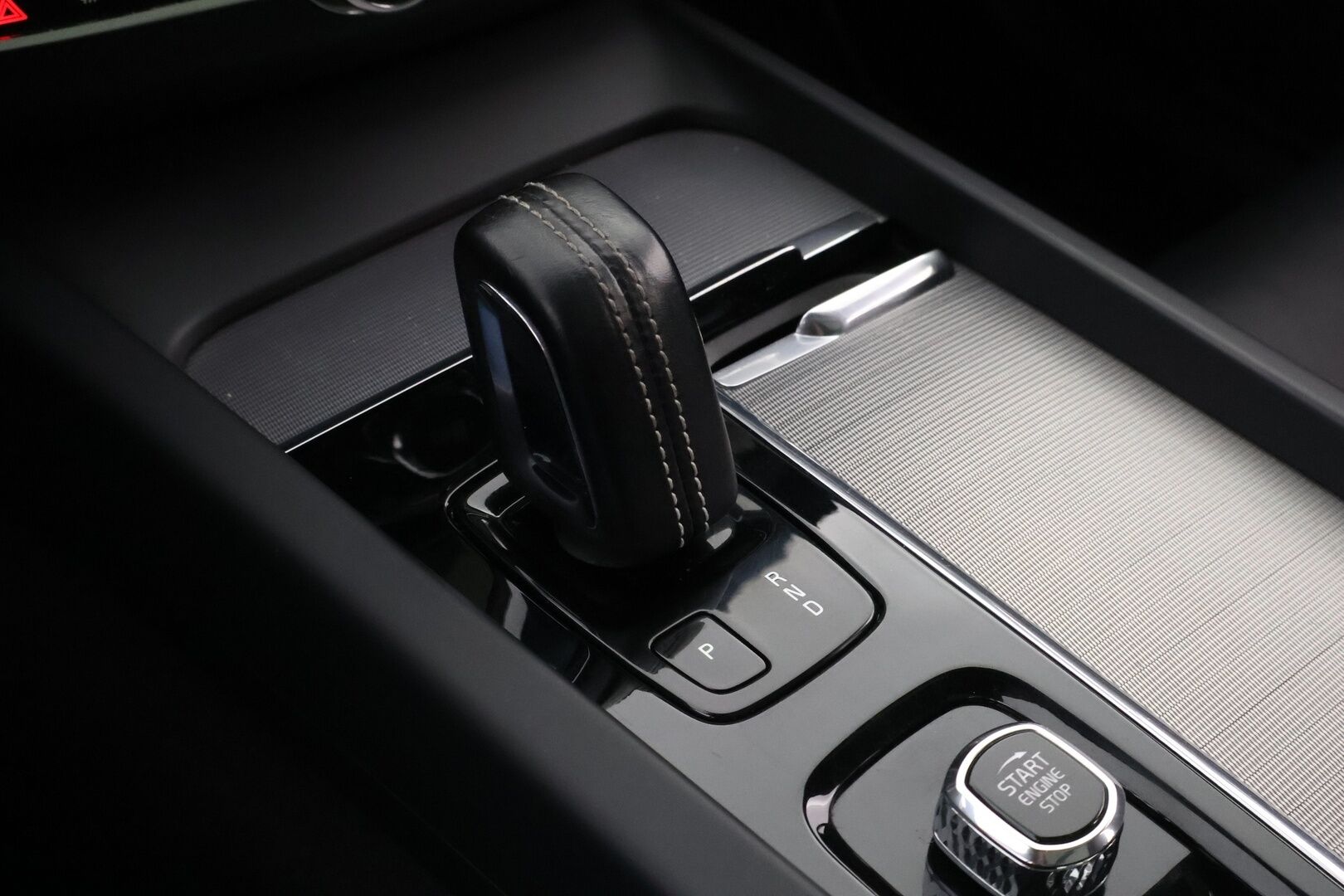 Volvo XC60 2020 T8 TwE AWD R-Design aut * Webasto / Adapt.Vakkari / Harman&Kardon / Panorama / Vetokoukku / Peruutuskamera / Ratinlämmitys - Jakopää juuri tehty / Navi / 2x Hyvät renkaat! - HULLUT JOULUT KORKOTARJOUS 2,49% 