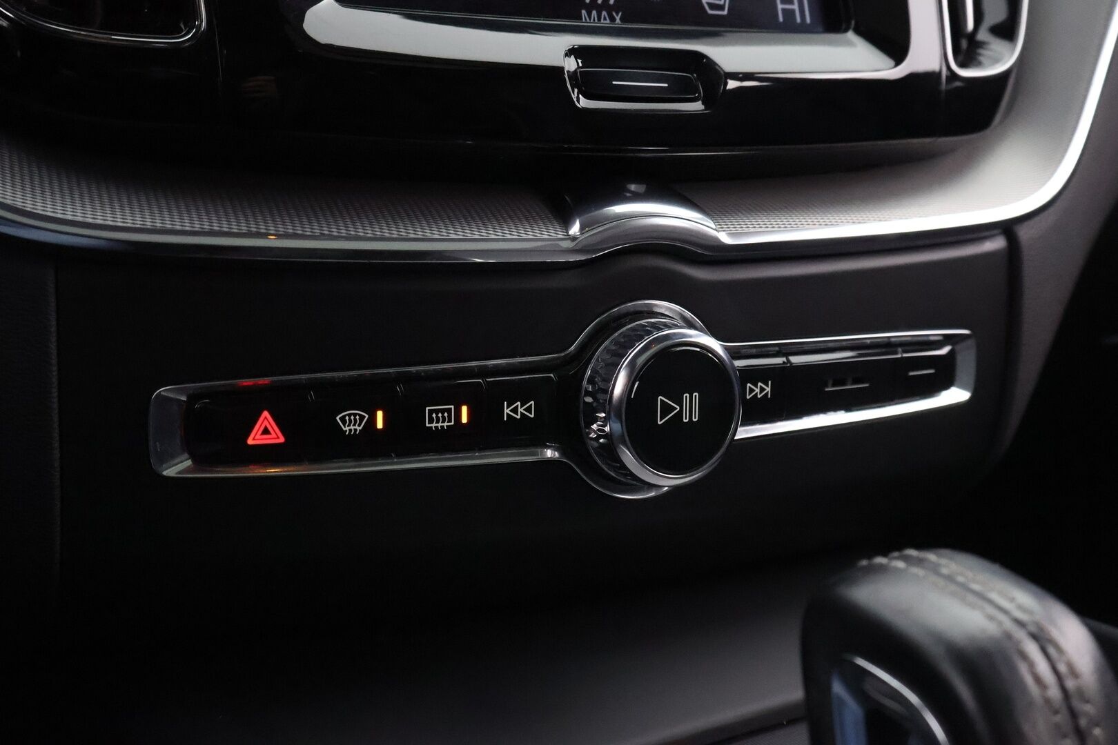 Volvo XC60 2020 T8 TwE AWD R-Design aut * Webasto / Harman&Kardon / Panorama / Vetokoukku / Peruutuskamera / Ratinlämmitys - Jakopää juuri tehty / Navi / 2x Hyvät renkaat!