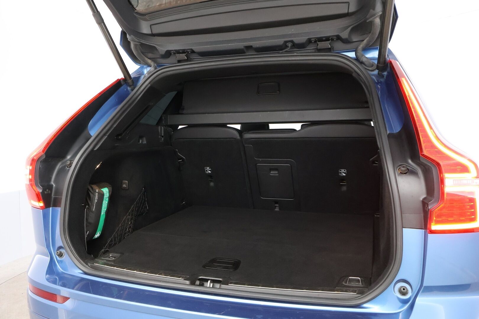 Volvo XC60 2020 T8 TwE AWD R-Design aut * Webasto / Adapt.Vakkari / Harman&Kardon / Panorama / Vetokoukku / Peruutuskamera / Ratinlämmitys - Jakopää juuri tehty / Navi / 2x Hyvät renkaat! - HULLUT JOULUT KORKOTARJOUS 2,49% 