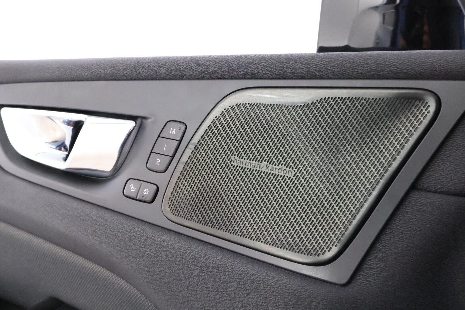 Volvo XC60 2020 T8 TwE AWD R-Design aut * Webasto / Adapt.Vakkari / Harman&Kardon / Panorama / Vetokoukku / Peruutuskamera / Ratinlämmitys - Jakopää juuri tehty / Navi / 2x Hyvät renkaat!