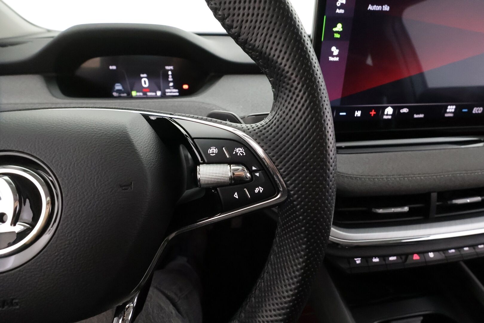 Skoda Enyaq 2022 60 iV *ACC / Matrix-LED / Koukku / Lisälämmitin / P.Kamera / Muistipenkki / Apple&Android / Keyless * - Merkkihuollettu / Akku kuntotarkastettu / Kahdet Renkaat / 2x Lataus - HULLUT AVAJAISHULINAT KORKOTARJOUS 3,29 %