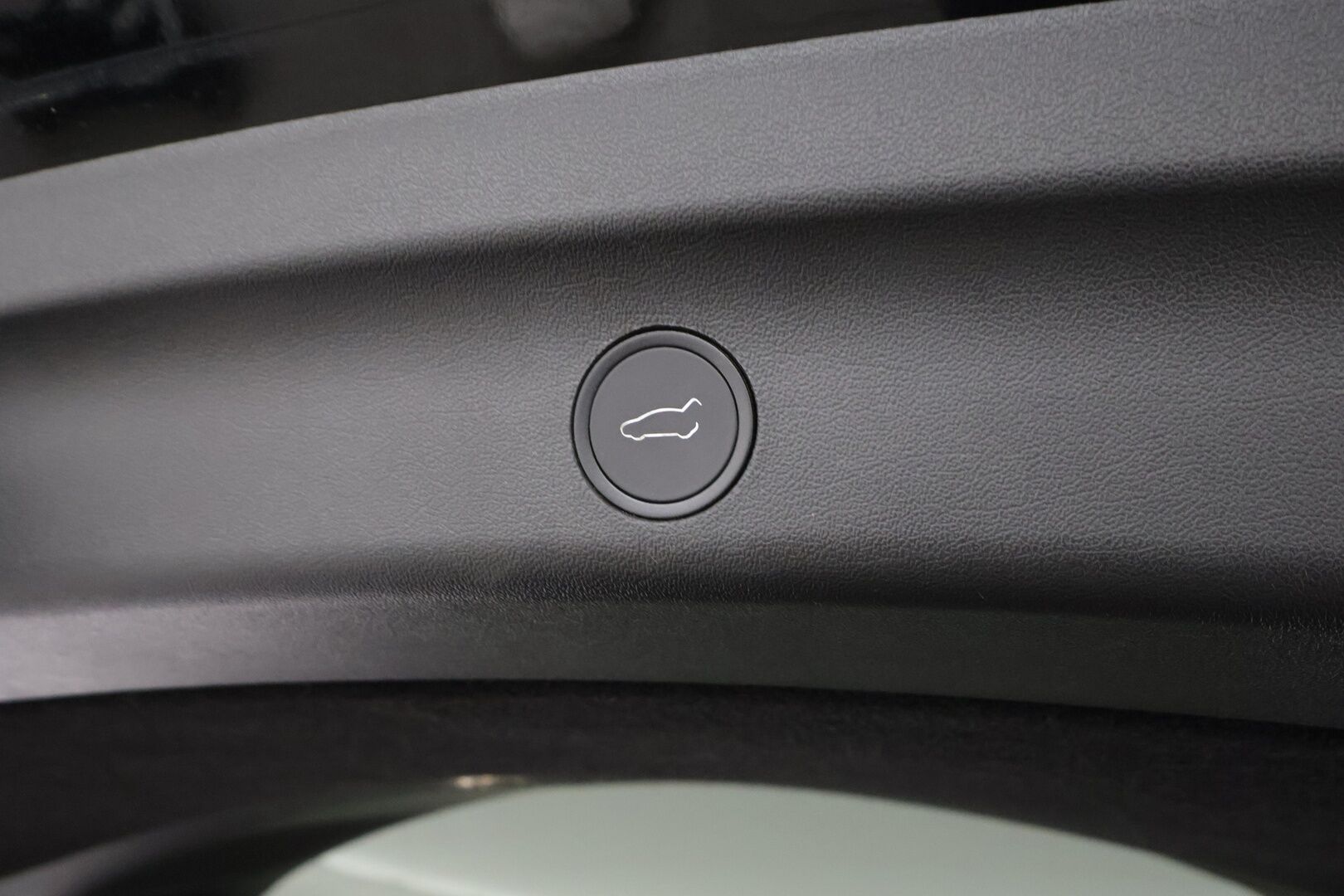 Tesla Model Y 2023 Long Range - | Koukku | ILP | Lasikatto | ACC | Matrix-LED | P.Kamera | Muistipenkki | Premium Audio | Navi | Kaistavahti | Keyless | 1-om Suomi-auto | Kahdet renkaat |