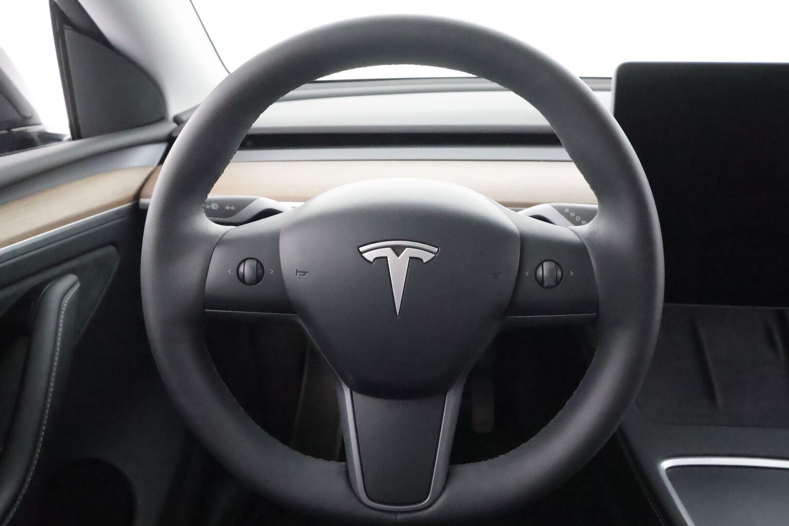 Tesla Model Y 2023 Long Range - | Koukku | ILP | Lasikatto | ACC | Matrix-LED | P.Kamera | Muistipenkki | Premium Audio | Navi | Kaistavahti | Keyless | 1-om Suomi-auto | Kahdet renkaat |
