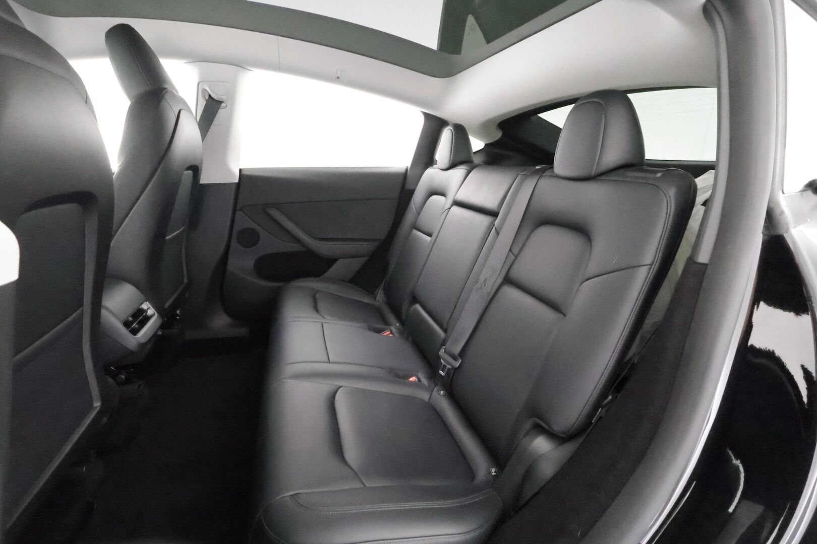 Tesla Model Y 2023 Long Range - | Koukku | ILP | Lasikatto | ACC | Matrix-LED | P.Kamera | Muistipenkki | Premium Audio | Navi | Kaistavahti | Keyless | 1-om Suomi-auto | Kahdet renkaat |