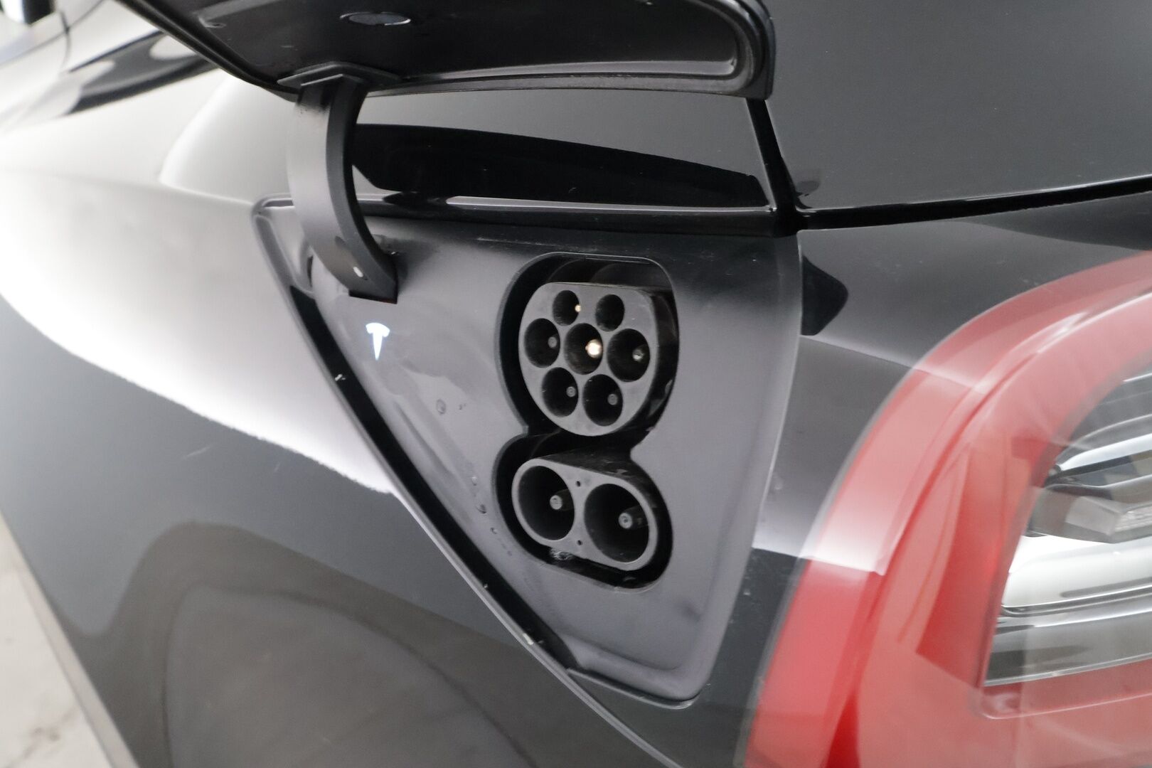 Tesla Model Y 2023 Long Range - | Koukku | ILP | Lasikatto | ACC | Matrix-LED | P.Kamera | Muistipenkki | Premium Audio | Navi | Kaistavahti | Keyless | 1-om Suomi-auto | Kahdet renkaat |