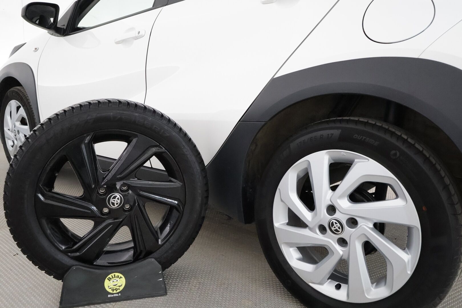 Toyota Aygo X 2023 1,0 VVT-i Play Edition Multidrive S *ACC / P.kamera / LED / Apple&Android* - Suomi-auto / Kahdet renkaat aluvanteilla / Merkkihuollettu - Osta nyt, maksa vasta ensi vuonna