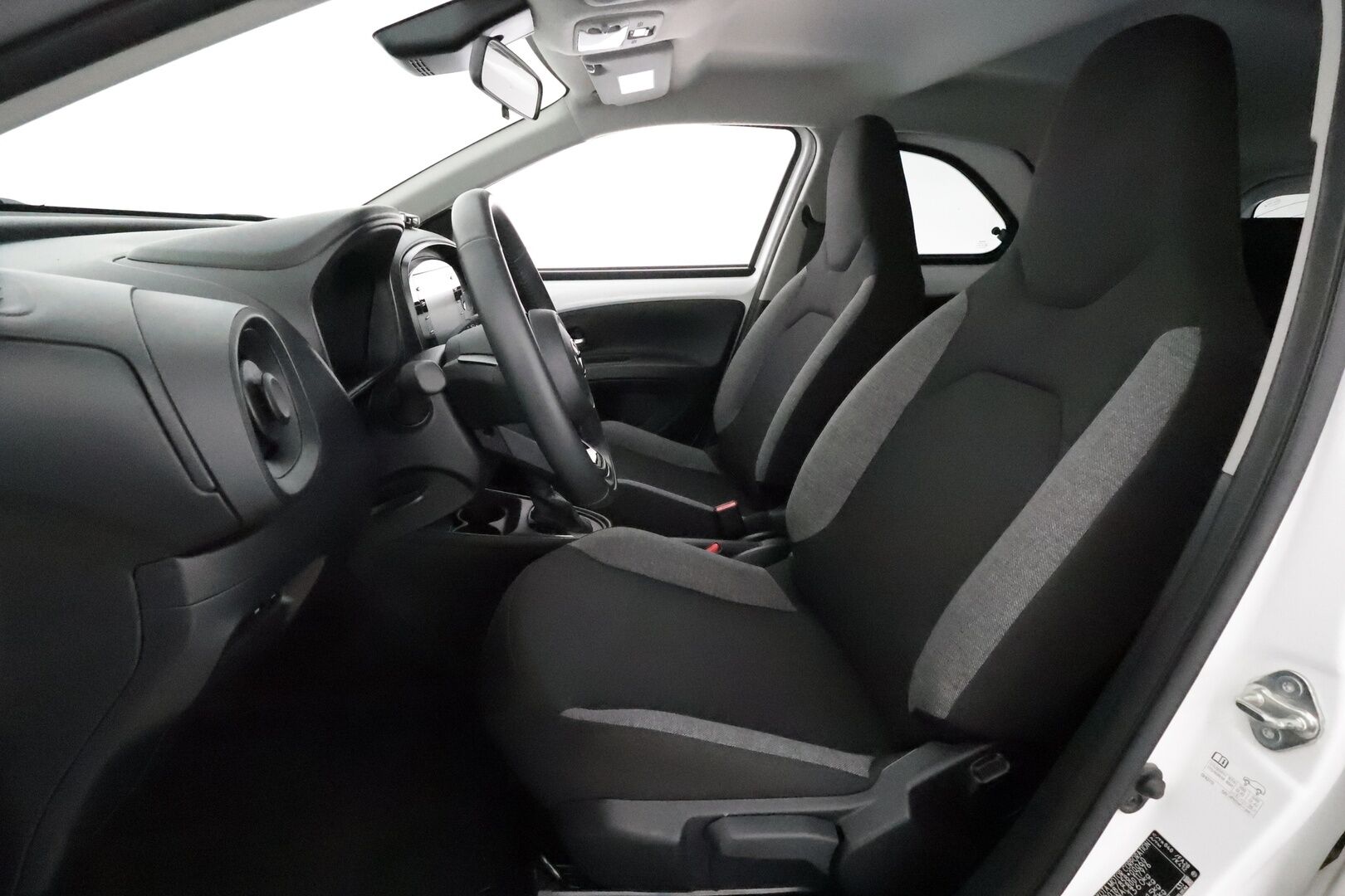 Toyota Aygo X 2023 1,0 VVT-i Play Edition Multidrive S *ACC / P.kamera / LED / Apple&Android* - Suomi-auto / Kahdet renkaat aluvanteilla / Merkkihuollettu