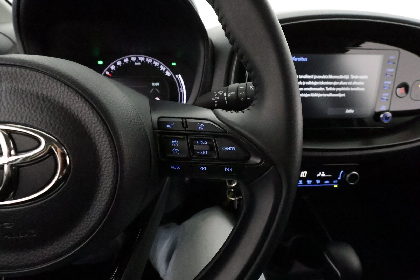 Toyota Aygo X 2023 1,0 VVT-i Play Edition Multidrive S *ACC / P.kamera / LED / Apple&Android* - Suomi-auto / Kahdet renkaat aluvanteilla / Merkkihuollettu - Osta nyt, maksa vasta ensi vuonna