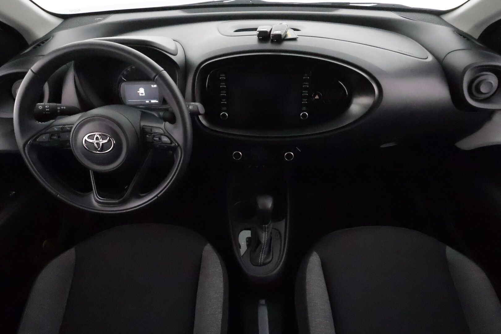 Toyota Aygo X 2023 1,0 VVT-i Play Edition Multidrive S *ACC / P.kamera / LED / Apple&Android* - Suomi-auto / Kahdet renkaat aluvanteilla / Merkkihuollettu - Osta nyt, maksa vasta ensi vuonna