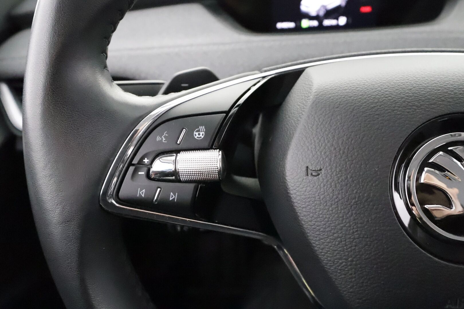 Skoda Enyaq 2023 80x 4x4 iV * ACC / Lisälämmitin / Koukku / P.kamera / Skoda crystal Matrix LED / Keyless / Apple&Android * - Suomi-auto / Kahdet Renkaat