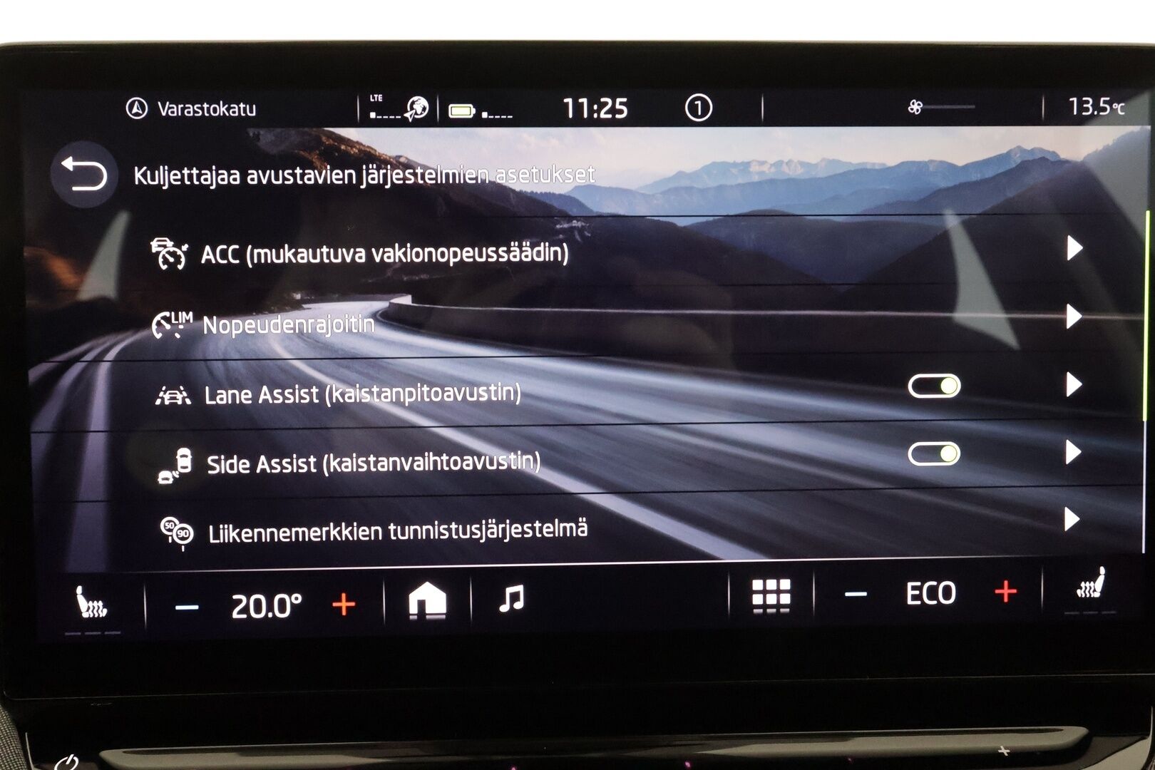 Skoda Enyaq 2023 80x 4x4 iV * ACC / Lisälämmitin / Koukku / P.kamera / Skoda crystal Matrix LED / Keyless / Apple&Android * - Suomi-auto / Kahdet Renkaat