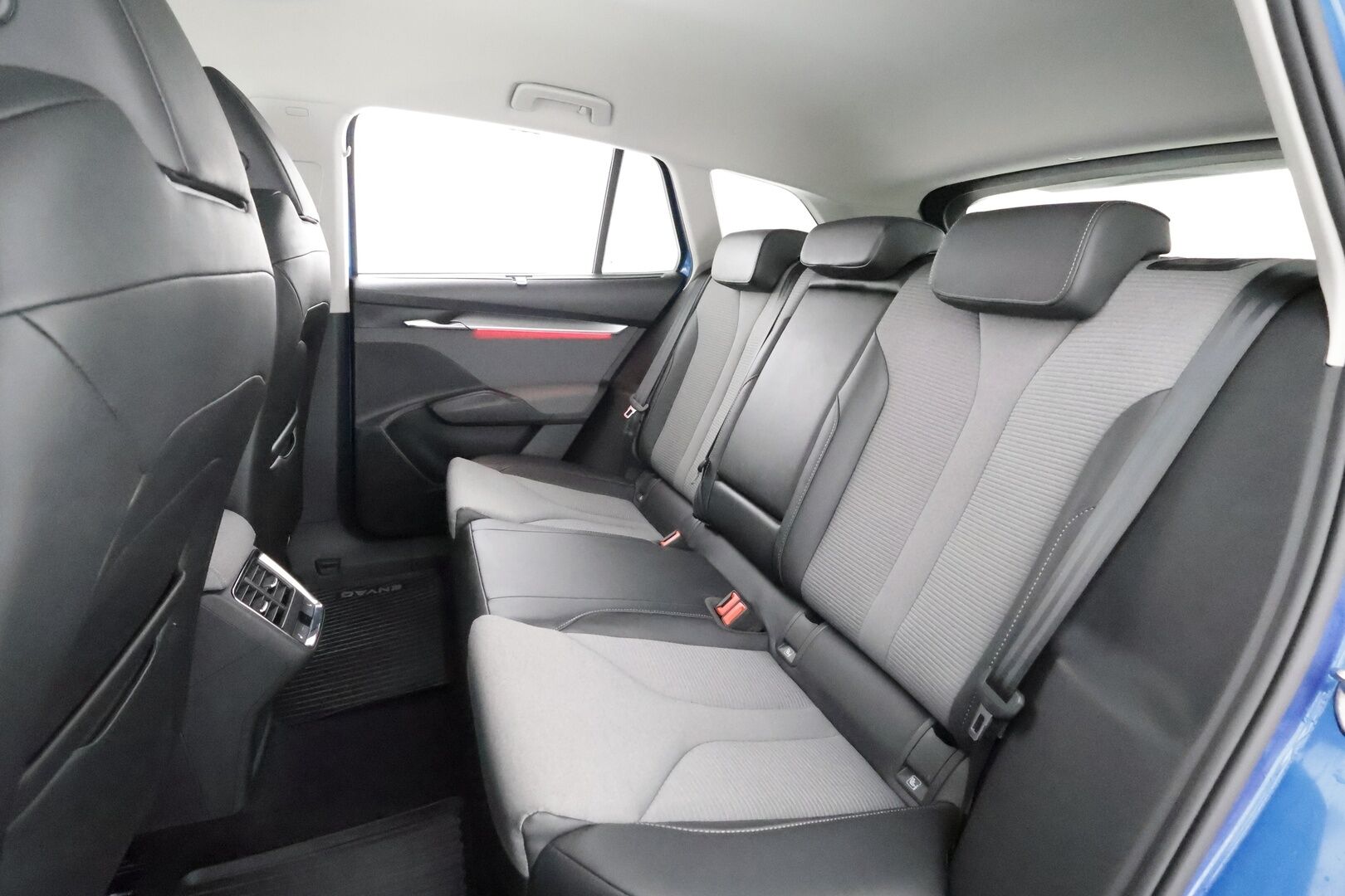 Skoda Enyaq 2023 80x 4x4 iV * ACC / Lisälämmitin / Koukku / P.kamera / Skoda crystal Matrix LED / Keyless / Apple&Android * - Suomi-auto / Kahdet Renkaat