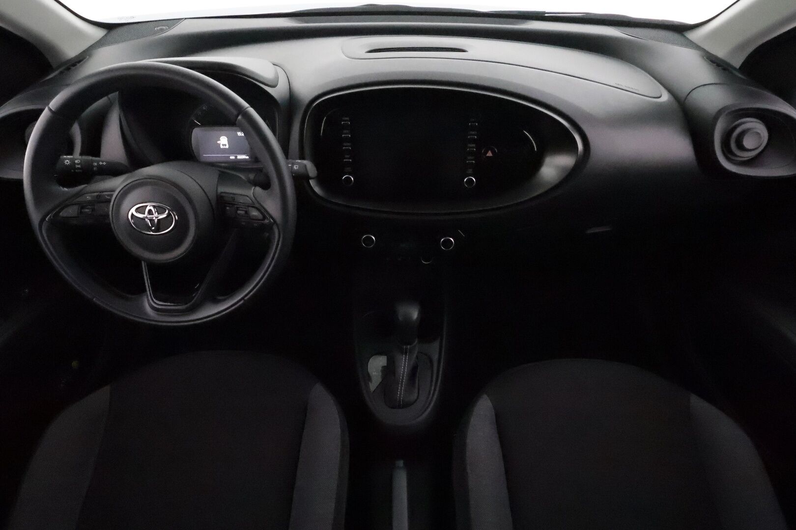 Toyota Aygo X 2023 1,0 VVT-i Play Edition Multidrive S *ACC / P.kamera / LED / Apple&Android* - 1.Om Suomi-auto / Kahdet renkaat aluvanteilla / Merkkihuollettu