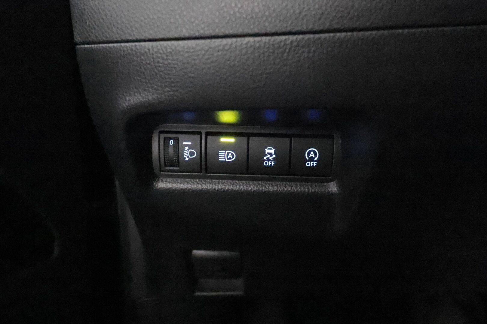Toyota Aygo X 2023 1,0 VVT-i Play Edition Multidrive S *ACC / P.kamera / LED / Apple&Android* - 1.Om Suomi-auto / Kahdet renkaat aluvanteilla / Merkkihuollettu