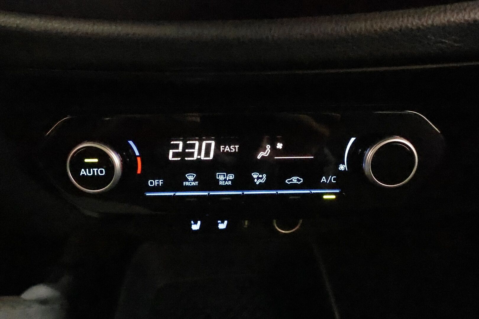 Toyota Aygo X 2023 1,0 VVT-i Play Edition Multidrive S *ACC / P.kamera / LED / Apple&Android* - 1.Om Suomi-auto / Kahdet renkaat aluvanteilla / Merkkihuollettu