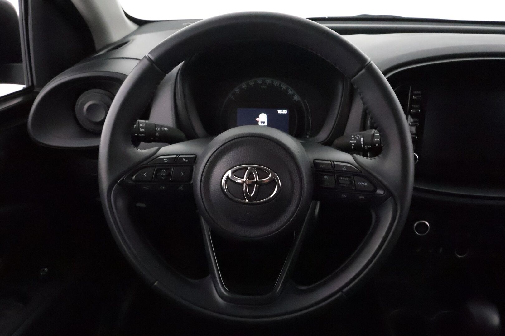 Toyota Aygo X 2023 1,0 VVT-i Play Edition Multidrive S *ACC / P.kamera / LED / Apple&Android* - 1.Om Suomi-auto / Kahdet alumiinivanteet / Merkkihuollettu
