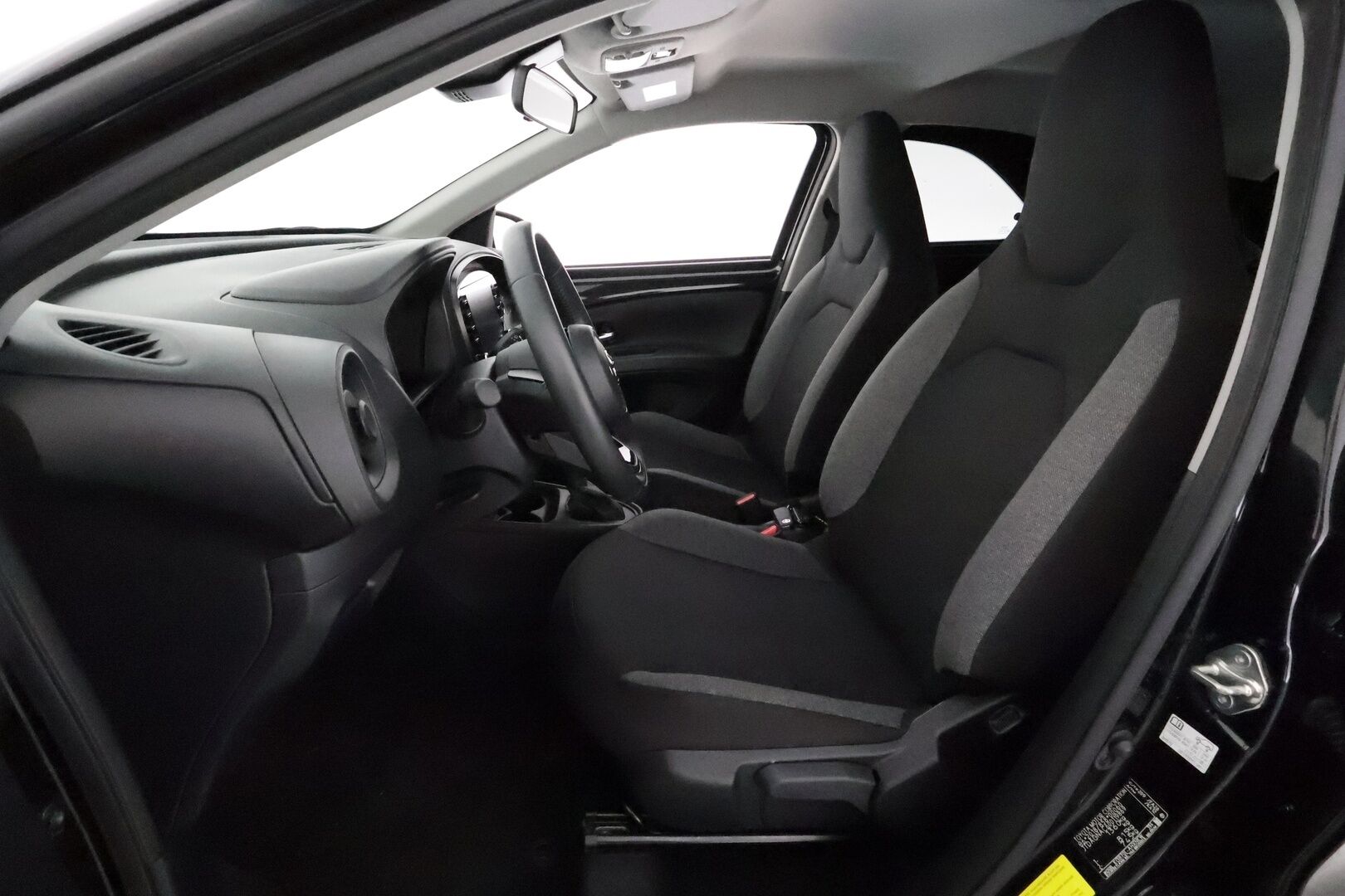 Toyota Aygo X 2023 1,0 VVT-i Play Edition Multidrive S *ACC / P.kamera / LED / Apple&Android* - 1.Om Suomi-auto / Kahdet renkaat aluvanteilla / Merkkihuollettu