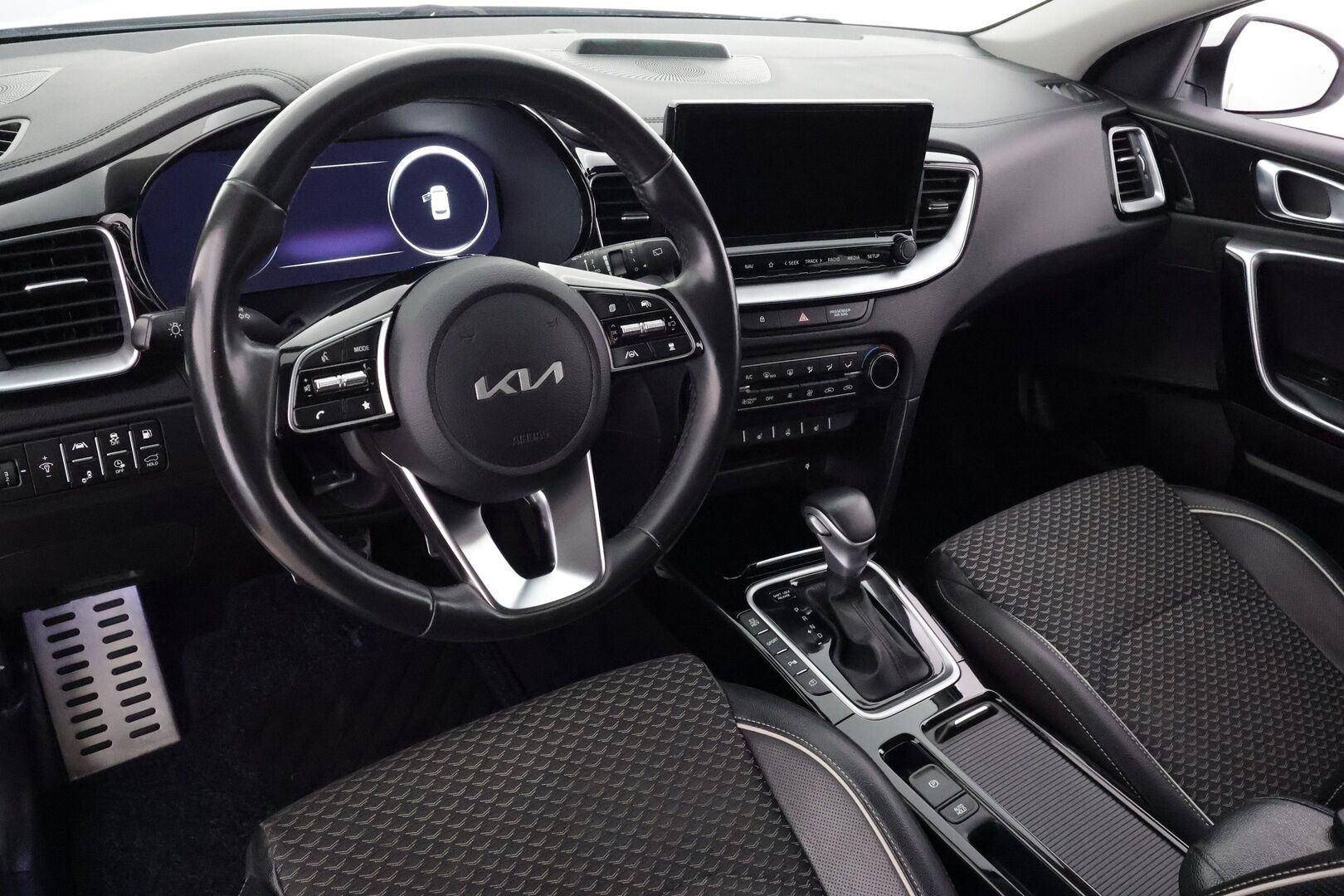 Kia Ceed 2023 1,6 GDI Plug-In Hybrid Business Premium SW DCT - | Digimittaristo | Adapt.vakkari | Kamera | 1om.Suomi-auto | Koukku |