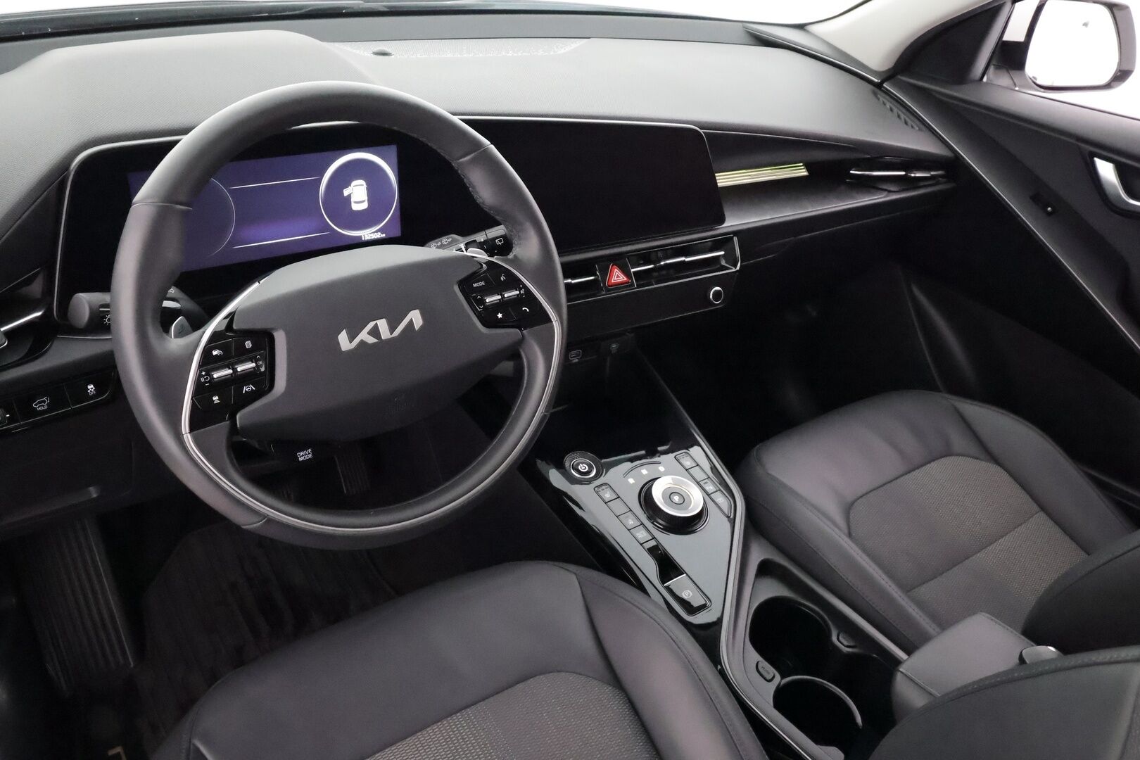 Kia Niro 2023 EX 64,8kWh 204hv Premium - | ILP | ACC | LED | P.Kamera | Sähköpenkki | Kaistavahti | Navi | Keyless | HDA | Apple&Android | Suomi-auto | Merkkihuollot | Kahdet renkaat |
