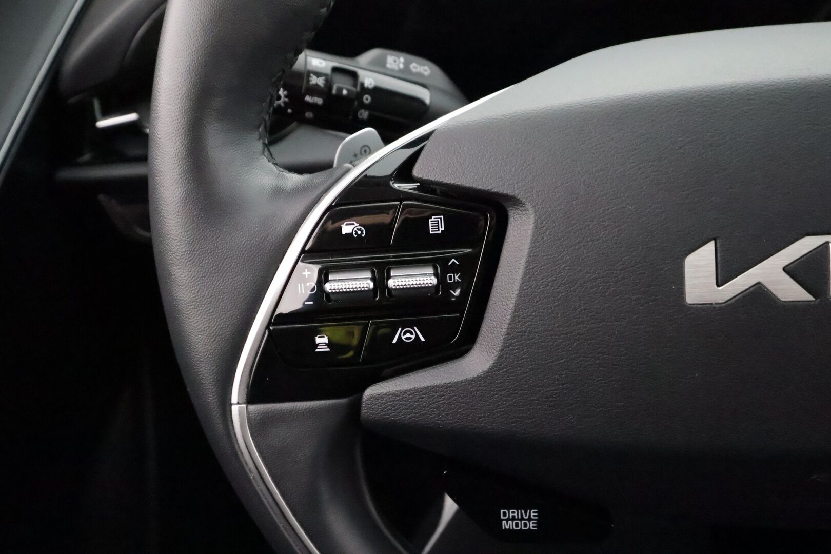 Kia Niro 2023 EX 64,8kWh 204hv Premium - | ILP | ACC | LED | P.Kamera | Sähköpenkki | Kaistavahti | Navi | Keyless | HDA | Apple&Android | Suomi-auto | Merkkihuollot | Kahdet renkaat |