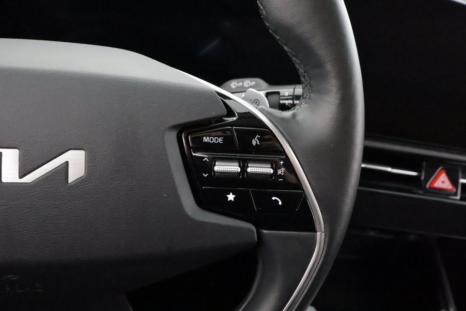 Kia Niro 2023 EX 64,8kWh 204hv Premium - | ILP | ACC | LED | P.Kamera | Sähköpenkki | Kaistavahti | Navi | Keyless | HDA | Apple&Android | Suomi-auto | Merkkihuollot | Kahdet renkaat |