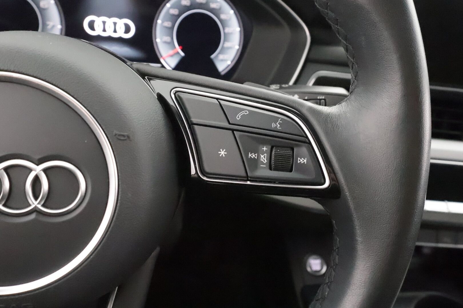 Audi A4 2023 Sedan Progress 35 TFSI 110kW MHEV S tronic - Suomiauto | Webasto | Peruutuskamera | Digital Cockpit | Vetokoukku | Black Optic |  Matrix LED | Huippuvarusteet!