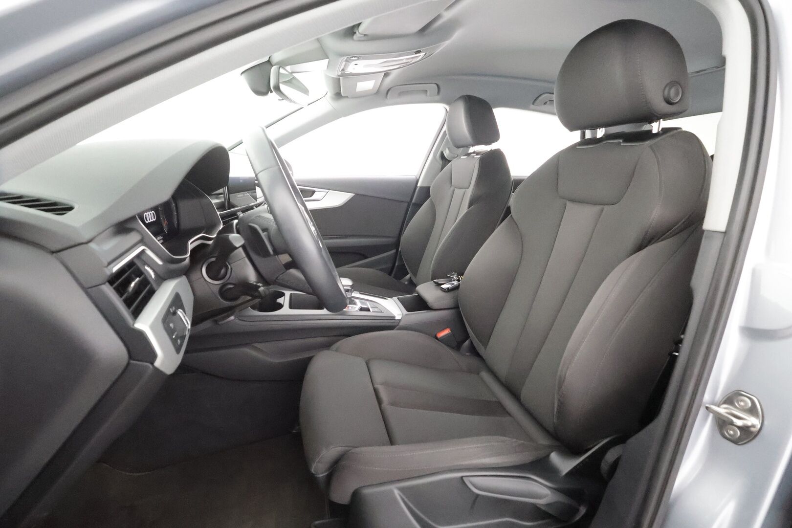 Audi A4 2023 Sedan Progress 35 TFSI 110kW MHEV S tronic - Suomiauto | Webasto | Peruutuskamera | Digital Cockpit | Vetokoukku | Black Optic |  Matrix LED | Huippuvarusteet!