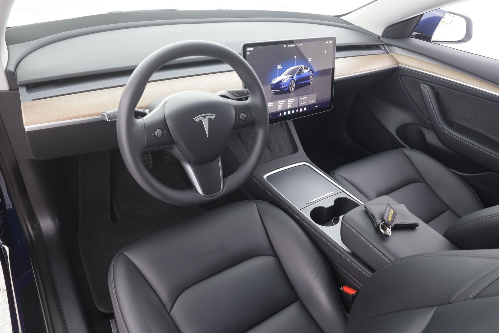 Tesla Model 3 2023 RWD - | ILP | Lasikatto | ACC | Matrix-LED | P.Kamera | Muistipenkki | Premium Speakers | Navi | Kaistavahti | Keyless | 1-om Suomi-auto | 2x Latauskaapelit | Kahdet renkaat |