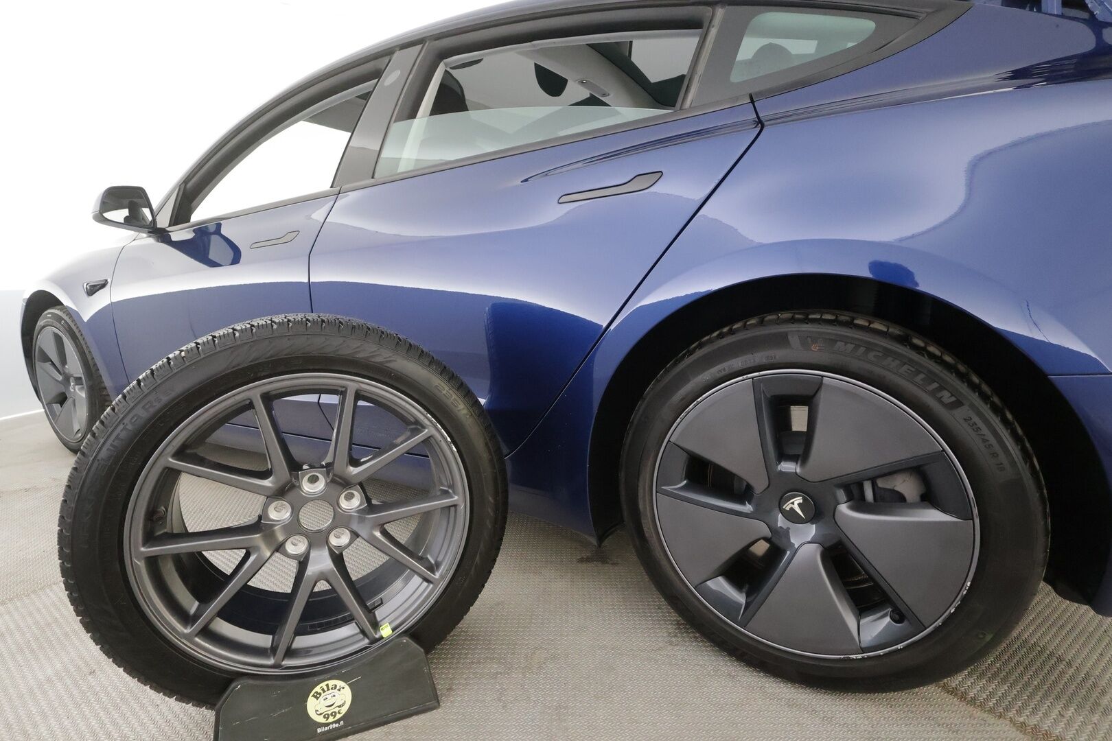 Tesla Model 3 2023 RWD - | ILP | Lasikatto | ACC | Matrix-LED | P.Kamera | Muistipenkki | Premium Speakers | Navi | Kaistavahti | Keyless | 1-om Suomi-auto | 2x Latauskaapelit | Kahdet renkaat |