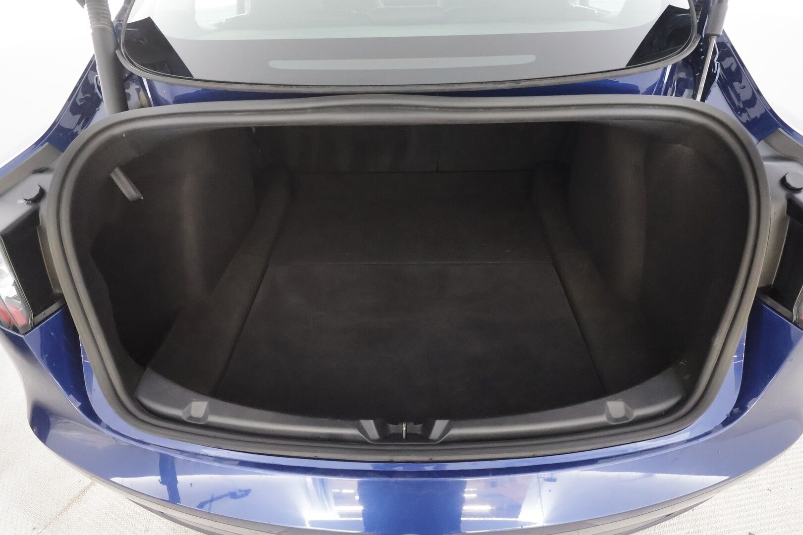 Tesla Model 3 2023 RWD - | ILP | Lasikatto | ACC | Matrix-LED | P.Kamera | Muistipenkki | Premium Speakers | Navi | Kaistavahti | Keyless | 1-om Suomi-auto | 2x Latauskaapelit | Kahdet renkaat |