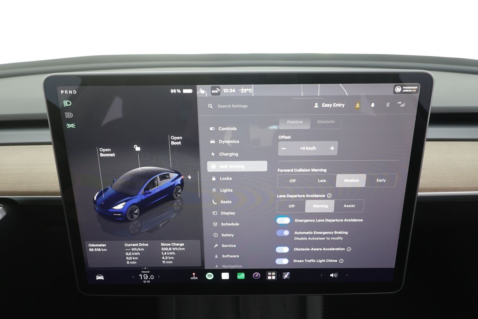 Tesla Model 3 2023 RWD - | ILP | Lasikatto | ACC | Matrix-LED | P.Kamera | Muistipenkki | Premium Speakers | Navi | Kaistavahti | Keyless | 1-om Suomi-auto | 2x Latauskaapelit | Kahdet renkaat |