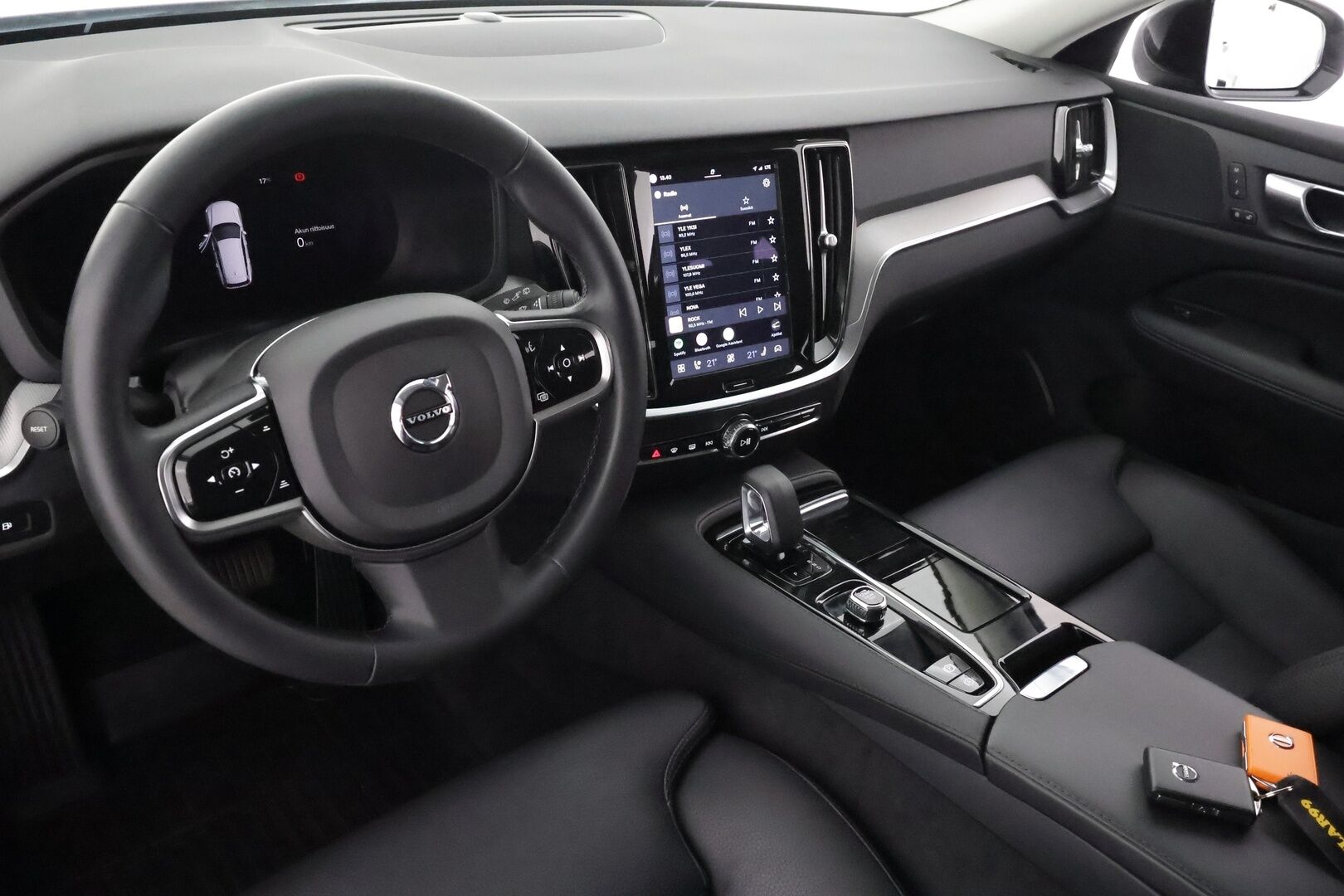 Volvo V60 2024 T6 AWD Long Range Plus Dark aut - ACC | P.kamera | Full-LED | Muistipenkit | High Performance audio | Keyless | Apple&Android | 1.Om Suomi-auto | Kahdet Renkaat |