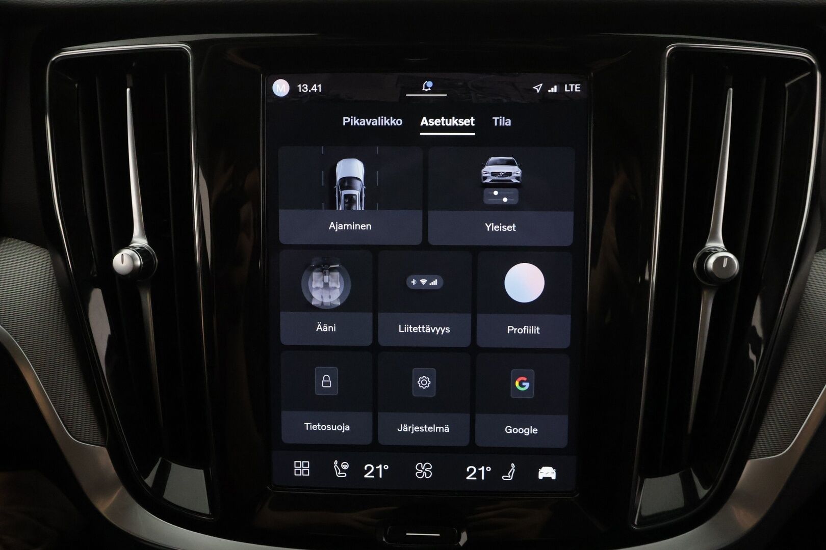 Volvo V60 2024 T6 AWD Long Range Plus Dark aut - ACC | P.kamera | Full-LED | Muistipenkit | High Performance audio | Keyless | Apple&Android | 1.Om Suomi-auto | Kahdet Renkaat |