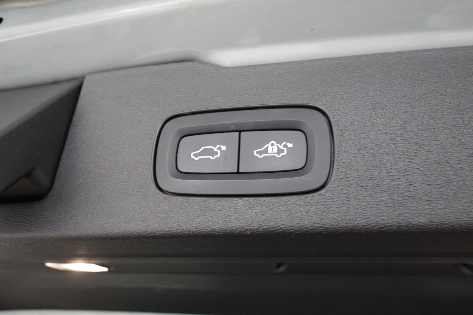 Volvo V60 2024 T6 AWD Long Range Plus Dark aut - ACC | P.kamera | Full-LED | Muistipenkit | High Performance audio | Keyless | Apple&Android | 1.Om Suomi-auto | Kahdet Renkaat |