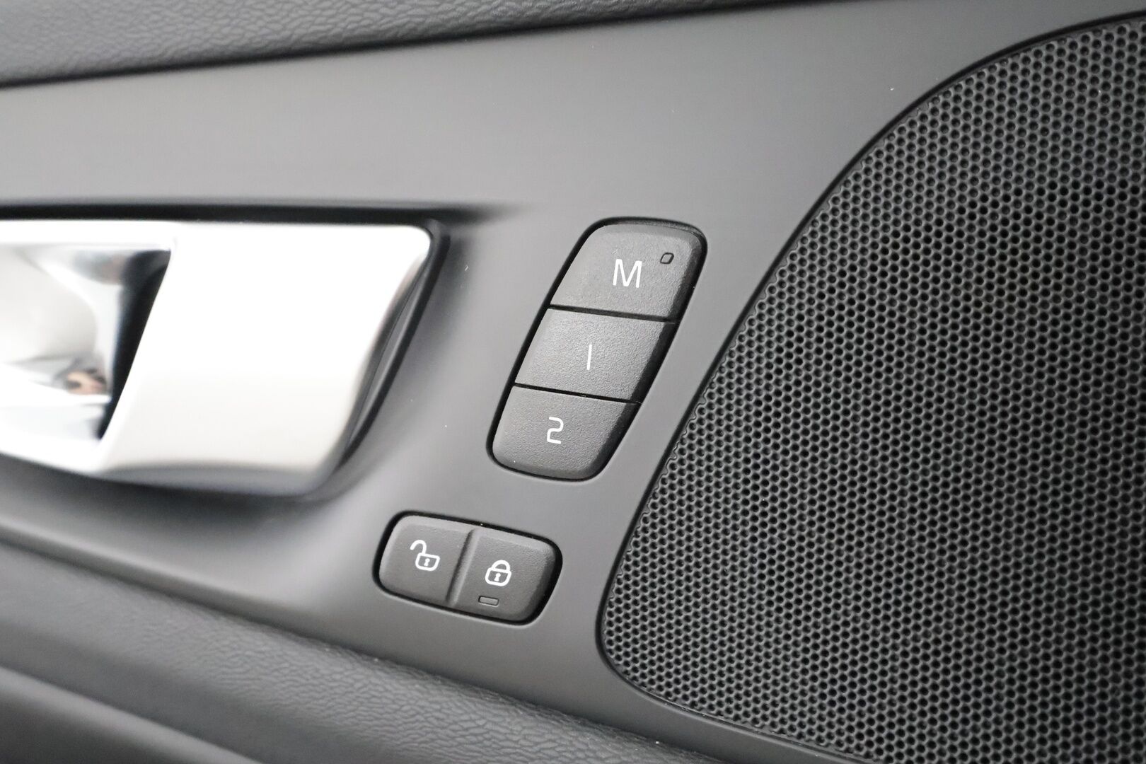 Volvo V60 2024 T6 AWD Long Range Plus Dark aut - ACC | P.kamera | Full-LED | Muistipenkit | High Performance audio | Keyless | Apple&Android | 1.Om Suomi-auto | Kahdet Renkaat |