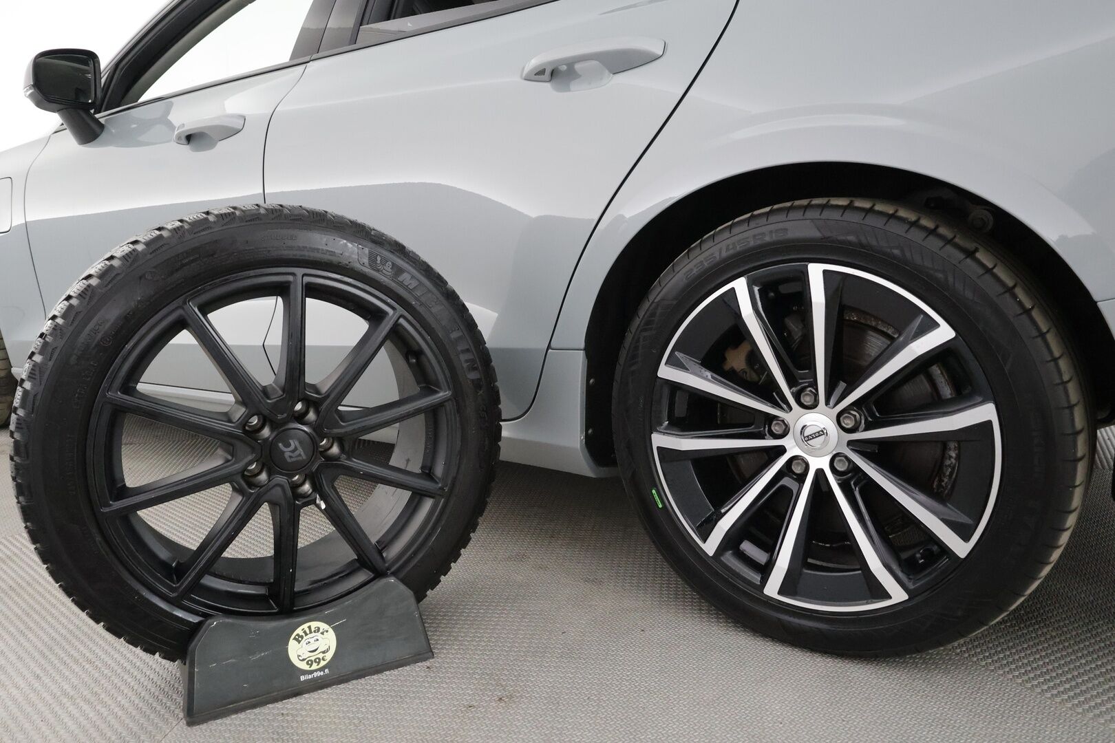 Volvo V60 2024 T6 AWD Long Range Plus Dark aut - ACC | P.kamera | Full-LED | Muistipenkit | High Performance audio | Keyless | Apple&Android | 1.Om Suomi-auto | Kahdet Renkaat |