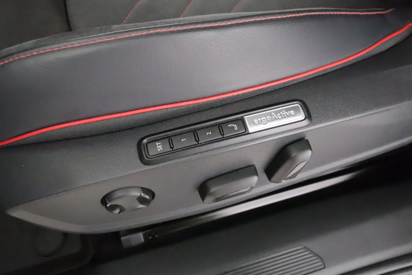 Volkswagen ID.4 2023 GTX 4MOTION Business Max,  akku 77 kWh - | ACC | ILP | Koukku | HUD | 360° | Sporttipenkit muistilla | Lasikatto | IQ.Light | Subwoofer | Travel Assist | Sähk. takaluukku | 1-om suomiauto | 2x renkaat aluin |