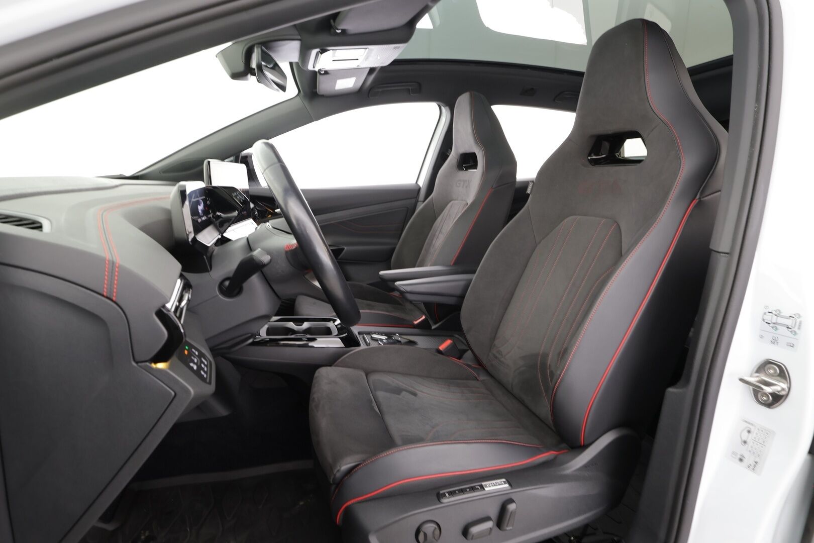 Volkswagen ID.4 2023 GTX 4MOTION Business Max,  akku 77 kWh - | ACC | ILP | Koukku | HUD | 360° | Sporttipenkit muistilla | Lasikatto | IQ.Light | Subwoofer | Travel Assist | Sähk. takaluukku | 1-om suomiauto | 2x renkaat aluin |