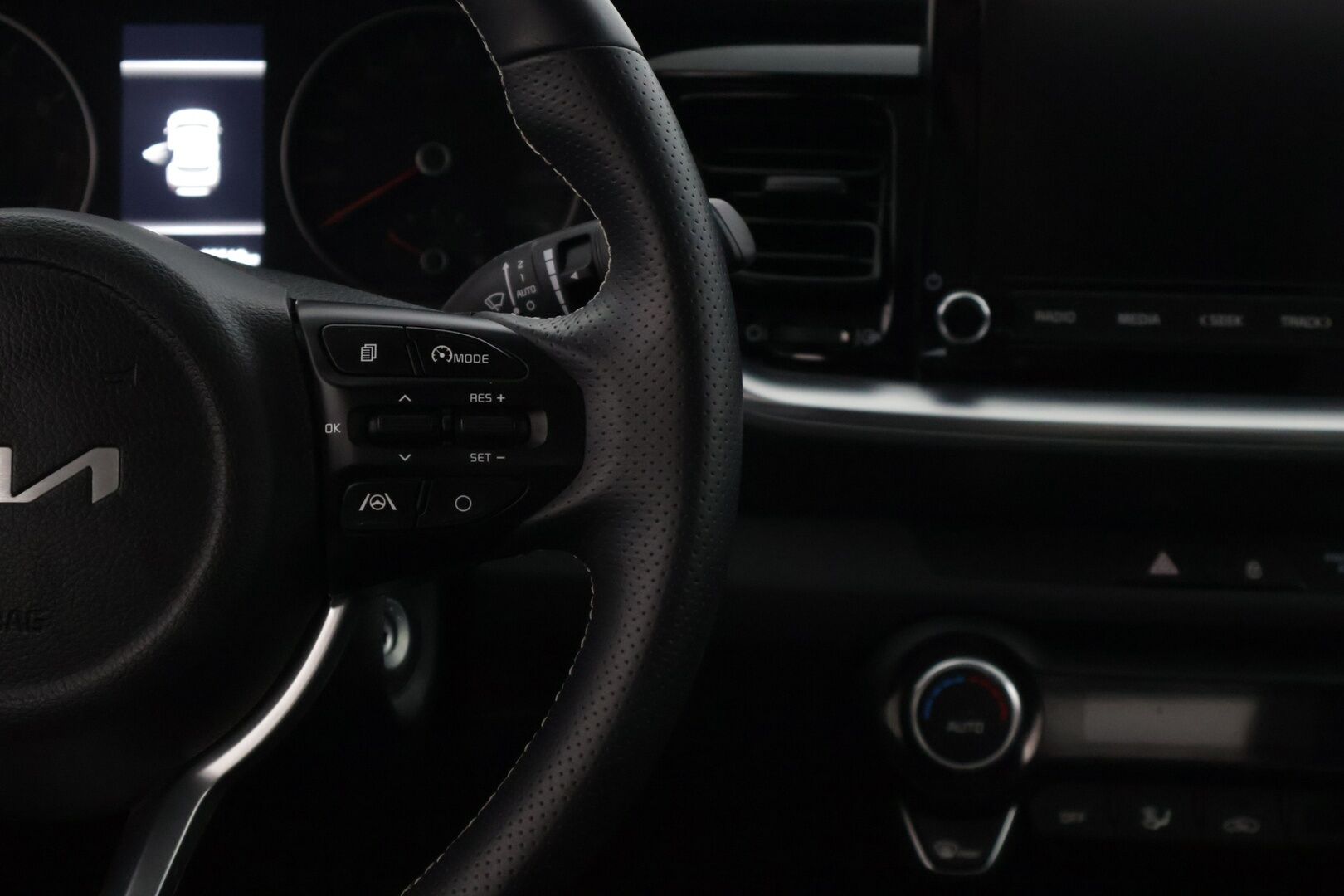 Kia Stonic 2023 1,0 T-GDI 100hv EX DCT Premium Gray * Vakkari / P-kamera / Tutkat takana / Ratinlämmitin / AppleCarPlay * - * 1.om Suomi-auto / Kahdet merkkirenkaat alumiinivanteilla! *