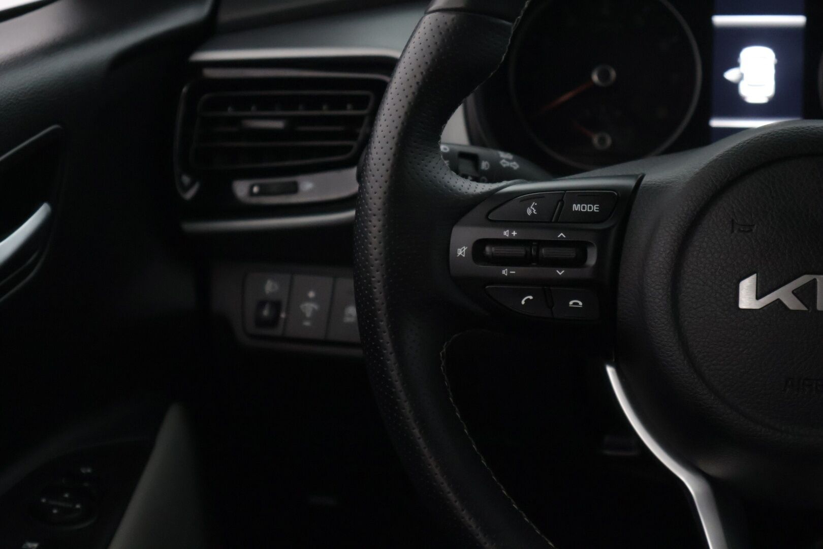 Kia Stonic 2023 1,0 T-GDI 100hv EX DCT Premium Gray * Vakkari / P-kamera / Tutkat takana / Ratinlämmitin / AppleCarPlay * - * 1.om Suomi-auto / Kahdet merkkirenkaat alumiinivanteilla! *