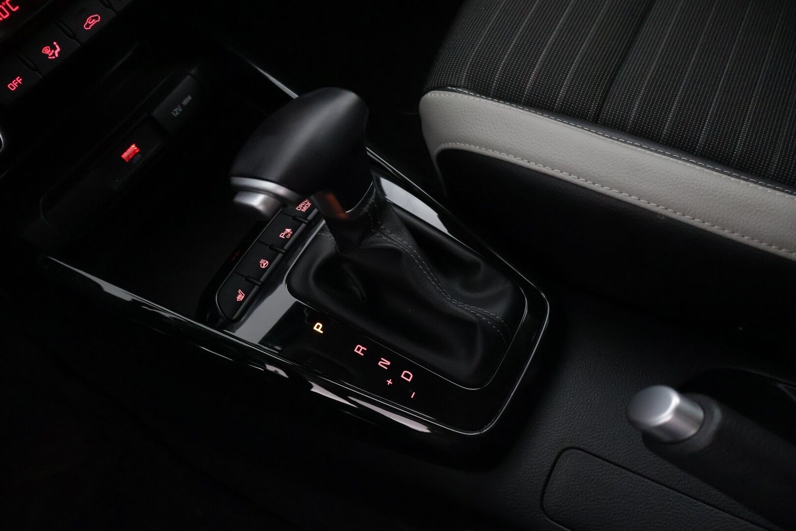 Kia Stonic 2023 1,0 T-GDI 100hv EX DCT Premium Gray - | 1.Om Suomi-auto | P-kamera | LED | Vakkari | Merkkiliikkeen huoltokirja | Juuri Huollettu | Apple&Android carplay | Ratinlämmitin |