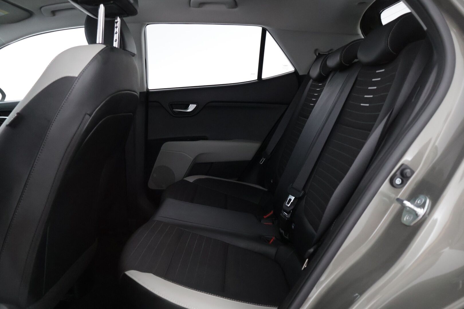 Kia Stonic 2023 1,0 T-GDI 100hv EX DCT Premium Gray * Vakkari / P-kamera / Tutkat takana / Ratinlämmitin / AppleCarPlay * - * 1.om Suomi-auto / Kahdet merkkirenkaat alumiinivanteilla! *