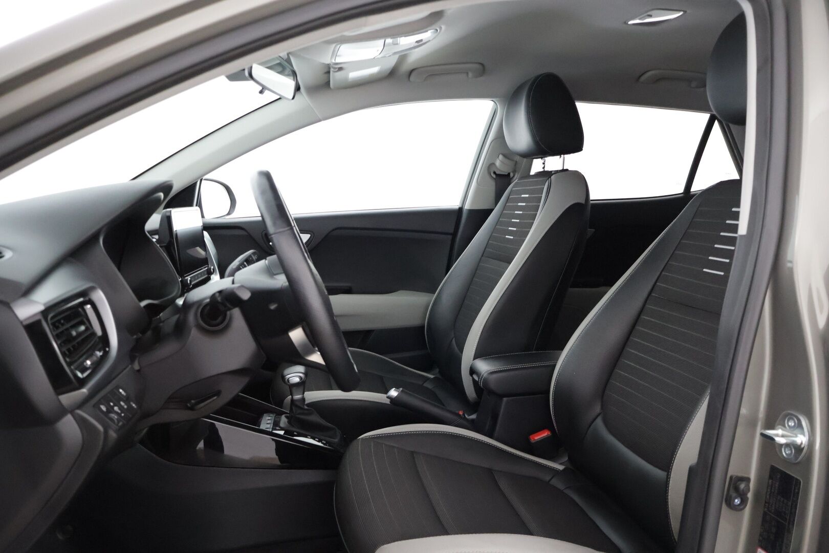 Kia Stonic 2023 1,0 T-GDI 100hv EX DCT Premium Gray * Vakkari / P-kamera / Tutkat takana / Ratinlämmitin / AppleCarPlay * - * 1.om Suomi-auto / Kahdet merkkirenkaat alumiinivanteilla! *