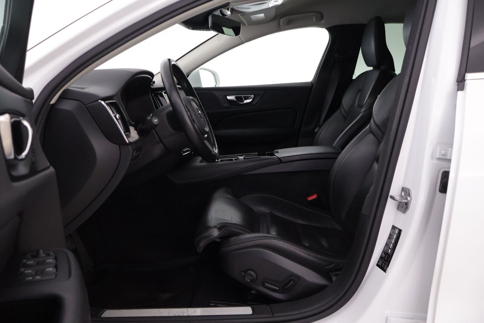 Volvo S60 2020 T6 TwE AWD Inscription Plug-in *ACC / HUD / Webasto / BLIS / Hierovat istuimet / Koukku / Kamera* - Merkkihuollettu / Kahdet Volvon alumiinivanteet