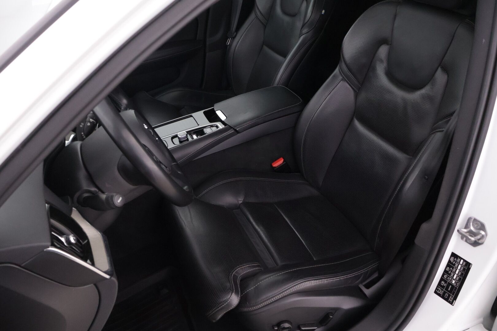 Volvo S60 2020 T6 TwE AWD Inscription Plug-in *ACC / HUD / Webasto / BLIS / Hierovat istuimet / Koukku* - Merkkihuollettu / Kahdet Volvon alumiinivanteet