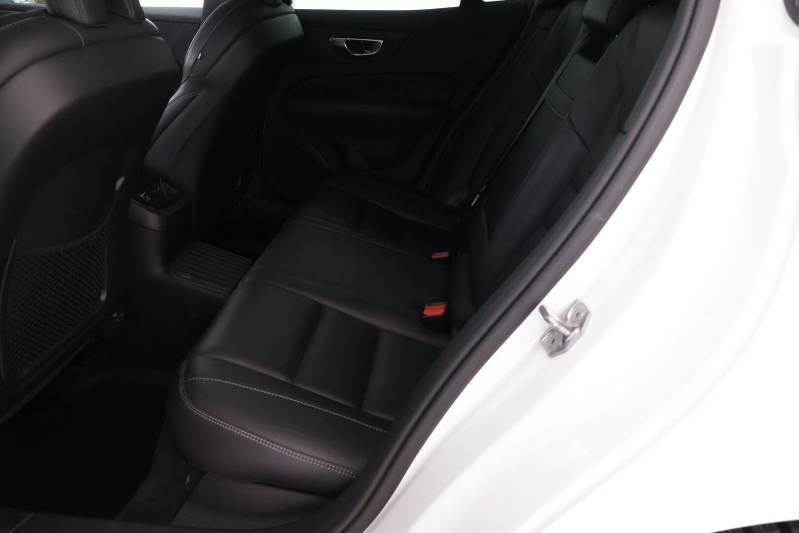 Volvo S60 2020 T6 TwE AWD Inscription Plug-in *ACC / HUD / Webasto / BLIS / Hierovat istuimet / Koukku* - Merkkihuollettu / Kahdet Volvon alumiinivanteet