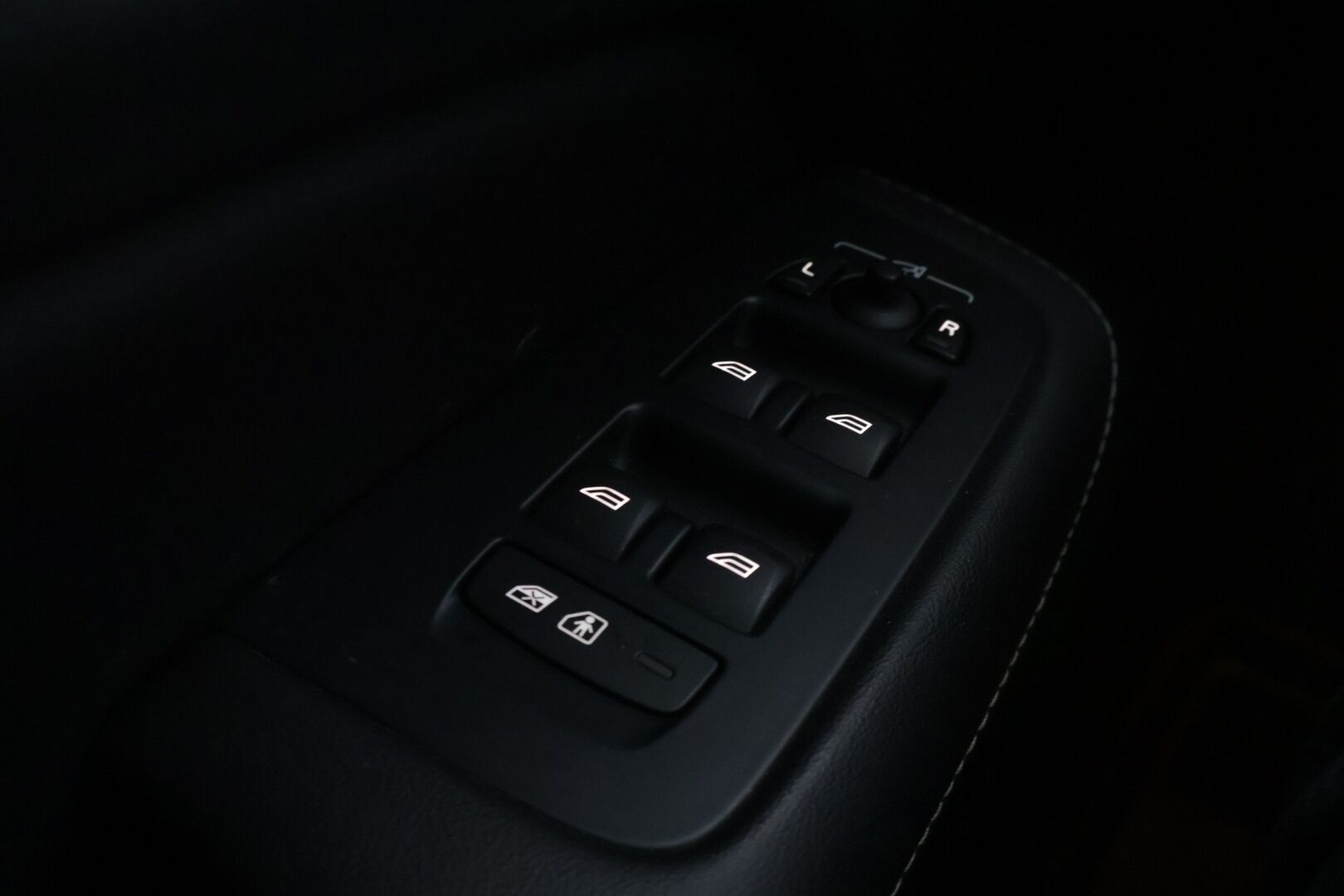 Volvo S60 2020 T6 TwE AWD Inscription Plug-in *ACC / HUD / Webasto / BLIS / Hierovat istuimet / Koukku / Kamera* - Merkkihuollettu / Kahdet Volvon alumiinivanteet